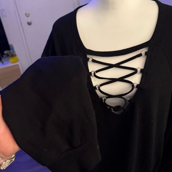 Sexy top size 2 long sleeved top torrid - Picture 3 of 4